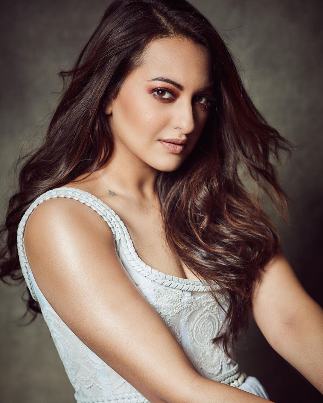 Sonakshi Sinha 18 Слив Фото, Sonakshi Sinha Слитые Горячие Фото 18